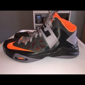 Nike Lebron James Zoom Soldier VI Basketball Shoe